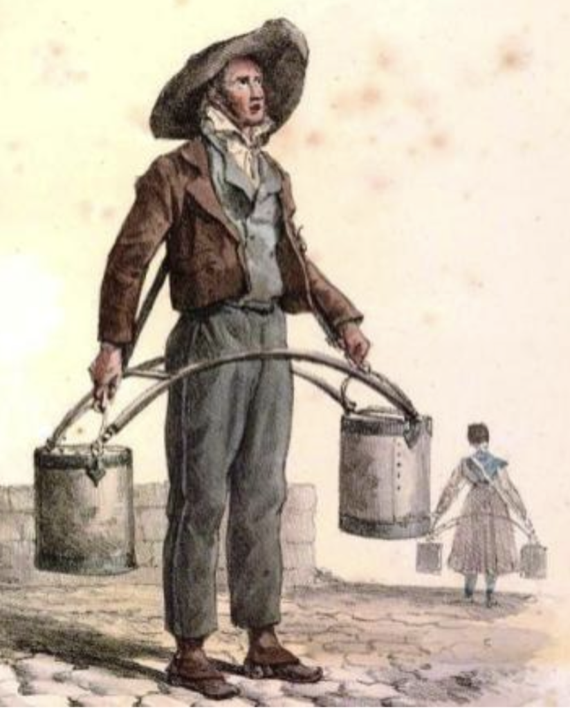 Gravure en couleur représentant un homme portant deux sceaux maintenus par un bras de balancier fixé à ses épaules. A l'arrière-plan une porteuse d'eau s'éloigne.
